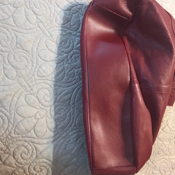 🌞3/$25 . Red purse - Picture 3 of 7